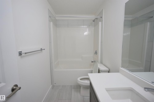 12 2710 66 Street, Edmonton, AB - Indoor Photo Showing Bathroom