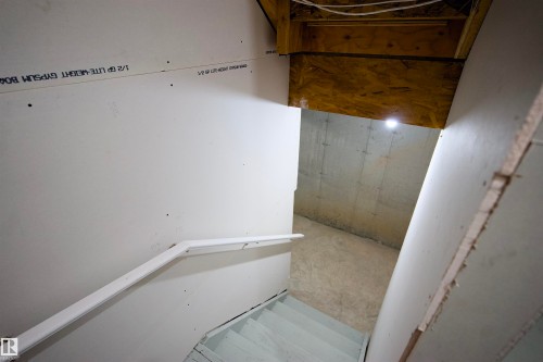 12 2710 66 Street, Edmonton, AB - Indoor