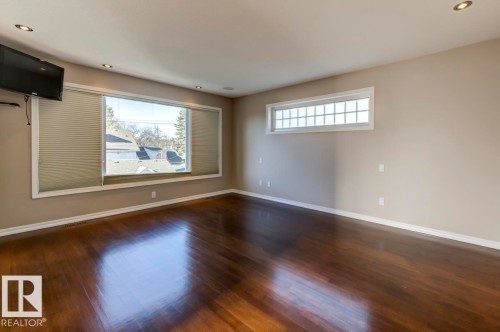 11122 52 Street, Edmonton, AB - Indoor Photo Showing Other Room