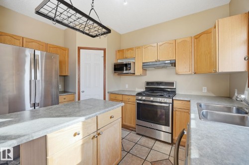 1922 Tanner Wynd, Edmonton, AB - Indoor Photo Showing Kitchen With Double Sink