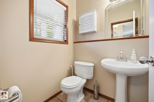 1922 Tanner Wynd, Edmonton, AB - Indoor Photo Showing Bathroom
