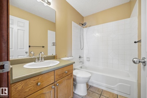 1922 Tanner Wynd, Edmonton, AB - Indoor Photo Showing Bathroom