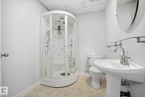 1922 Tanner Wynd, Edmonton, AB - Indoor Photo Showing Bathroom