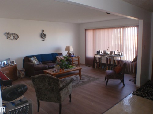 5810 - 53 Street, Barrhead, AB - Indoor Photo Showing Living Room