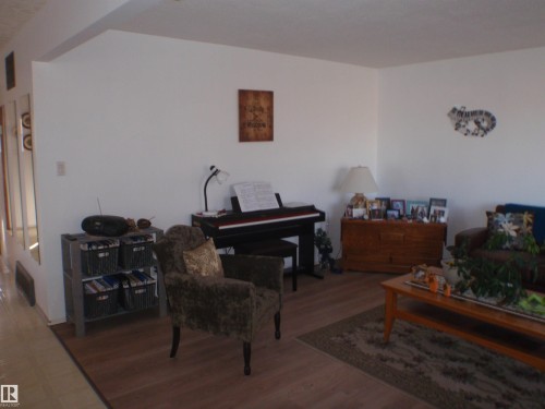 5810 - 53 Street, Barrhead, AB - Indoor