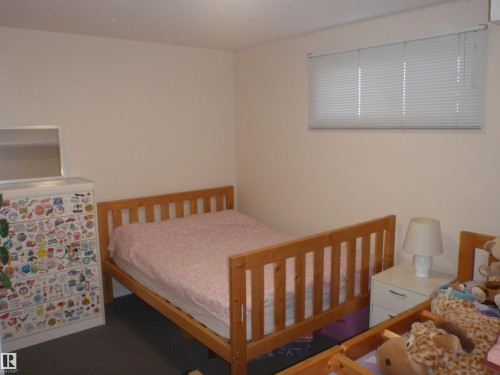 5810 - 53 Street, Barrhead, AB - Indoor Photo Showing Bedroom