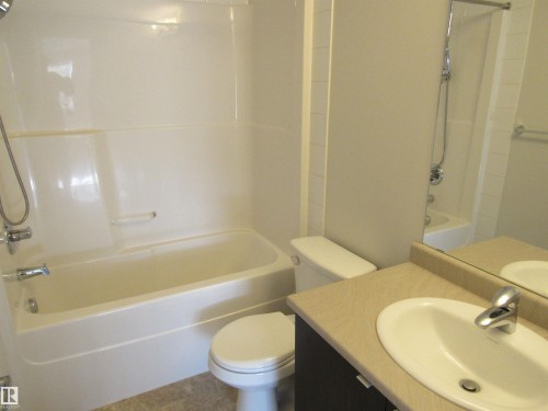 #234 504 Albany Way, Edmonton, AB - Indoor Photo Showing Bathroom