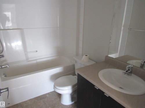 #234 504 Albany Way, Edmonton, AB - Indoor Photo Showing Bathroom