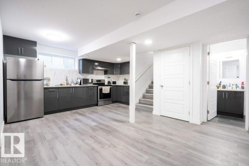 1007 158 Street, Edmonton, AB - Indoor Photo Showing Kitchen