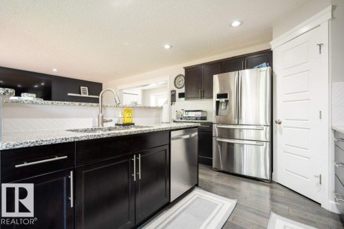 1007 158 Street, Edmonton, AB - Indoor Photo Showing Kitchen With Upgraded Kitchen