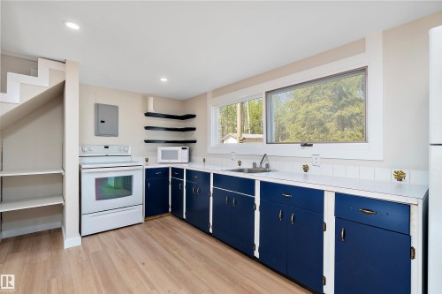 274022 Twp Road 480, Rural Wetaskiwin County, AB - Indoor Photo Showing Kitchen