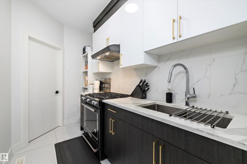 5343 Kimball Place, Edmonton, AB - Indoor Photo Showing Kitchen With Upgraded Kitchen