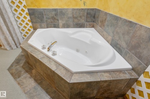 96 Linksview Drive, Spruce Grove, AB - Indoor Photo Showing Bathroom