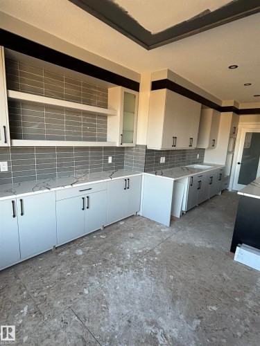 48 Maple Crescent, Gibbons, AB - Indoor Photo Showing Kitchen With Upgraded Kitchen