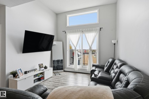 411 304 Ambleside Link Link, Edmonton, AB - Indoor Photo Showing Living Room