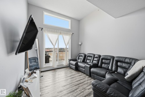 411 304 Ambleside Link Link, Edmonton, AB - Indoor Photo Showing Living Room