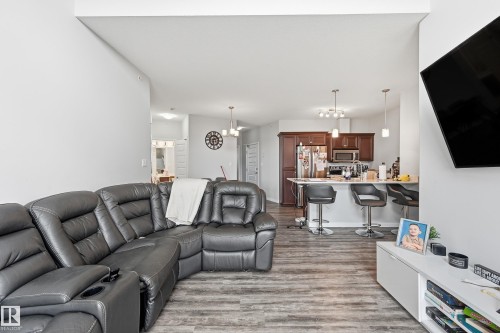 411 304 Ambleside Link Link, Edmonton, AB - Indoor Photo Showing Living Room