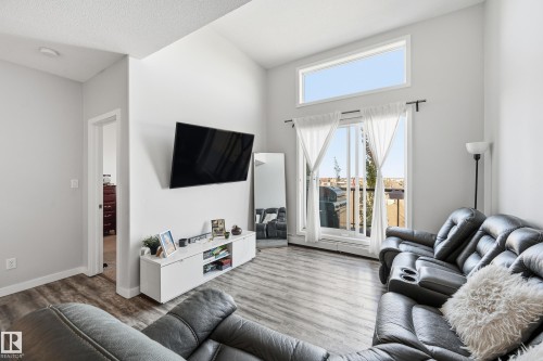 411 304 Ambleside Link Link, Edmonton, AB - Indoor Photo Showing Living Room