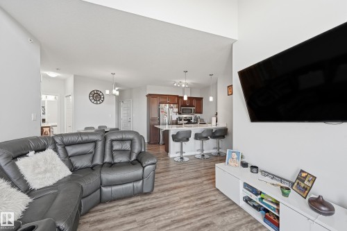 411 304 Ambleside Link Link, Edmonton, AB - Indoor Photo Showing Living Room