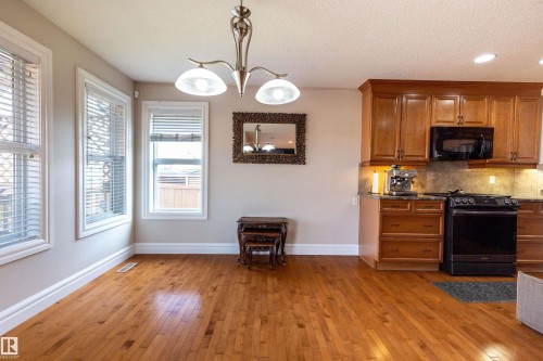 4224 157 Av, Edmonton, AB - Indoor Photo Showing Kitchen