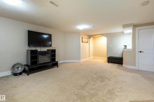 4224 157 Av, Edmonton, AB - Indoor