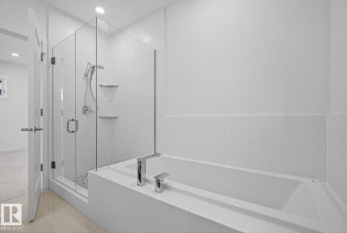 14502 103 Avenue, Edmonton, AB - Indoor Photo Showing Bathroom