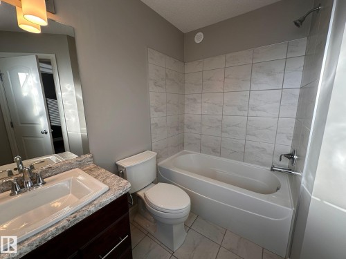 176 Desrochers Gate Gate, Edmonton, AB - Indoor Photo Showing Bathroom