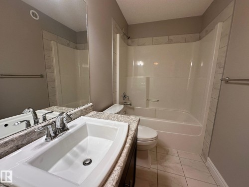 176 Desrochers Gate Gate, Edmonton, AB - Indoor Photo Showing Bathroom