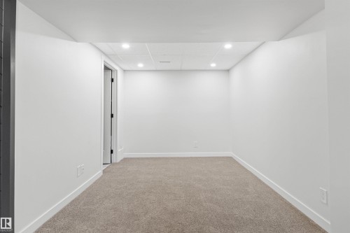 2935 109 Street, Edmonton, AB - Indoor Photo Showing Other Room