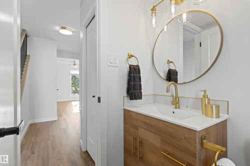 2935 109 Street, Edmonton, AB - Indoor Photo Showing Bathroom