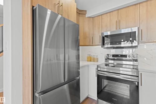 2935 109 Street, Edmonton, AB - Indoor Photo Showing Kitchen