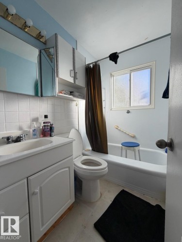 12009 40 Street, Edmonton, AB - Indoor Photo Showing Bathroom
