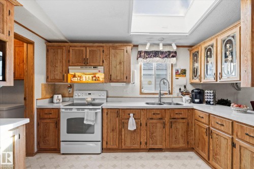 89 3400 48 Street, Stony Plain, AB - Indoor Photo Showing Kitchen With Double Sink
