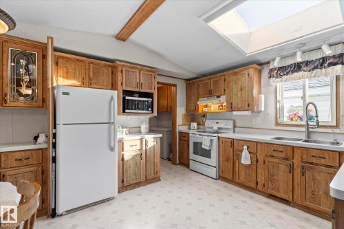 89 3400 48 Street, Stony Plain, AB - Indoor Photo Showing Kitchen