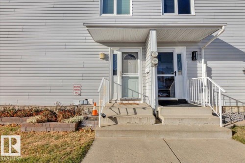 48 AMBERLY Court  Edmonton, AB T5A 2H9