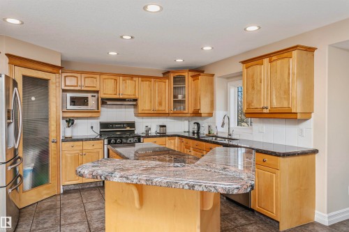 1518 Haswell Close, Edmonton, AB - Indoor Photo Showing Kitchen