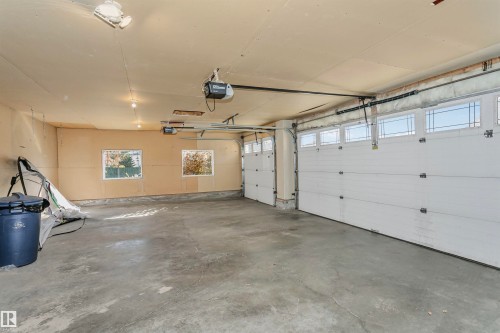 1518 Haswell Close, Edmonton, AB - Indoor Photo Showing Garage