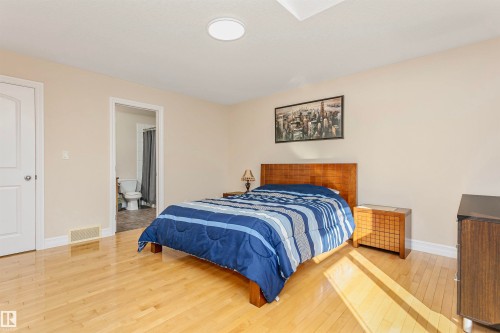 1518 Haswell Close, Edmonton, AB - Indoor Photo Showing Bedroom