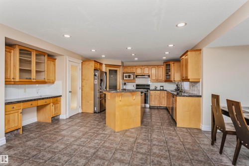 1518 Haswell Close, Edmonton, AB - Indoor Photo Showing Kitchen