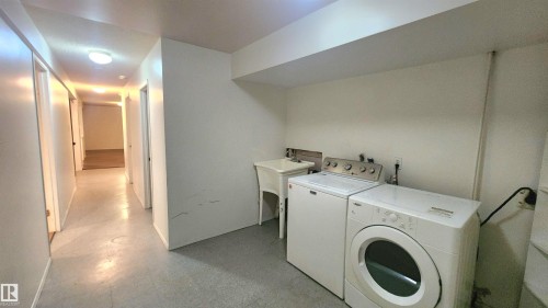 10331 153 Street, Edmonton, AB - Indoor Photo Showing Laundry Room