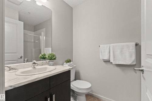 206 5521 7 Avenue, Edmonton, AB - Indoor Photo Showing Bathroom