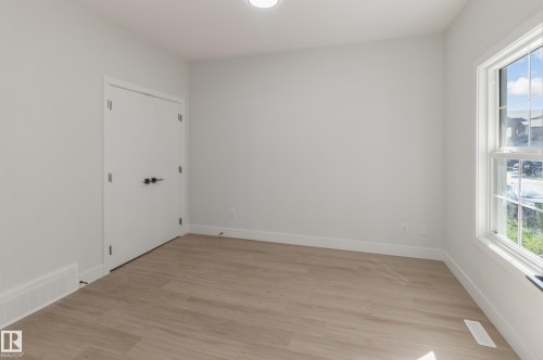 15012 15 Street, Edmonton, AB - Indoor Photo Showing Other Room
