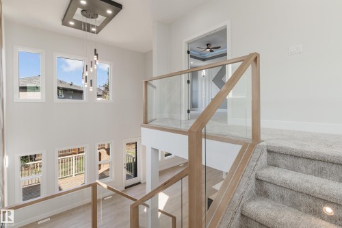 15012 15 Street, Edmonton, AB - Indoor Photo Showing Other Room