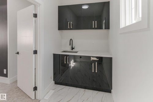 15012 15 Street, Edmonton, AB - Indoor Photo Showing Other Room