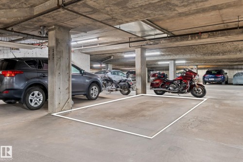 302 2503 Hanna Crescent, Edmonton, AB - Indoor Photo Showing Garage