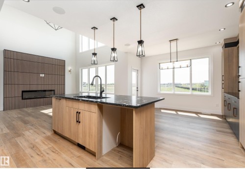 95 Edgefield Way, St. Albert, AB - Indoor Photo Showing Kitchen With Upgraded Kitchen