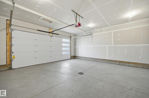 95 Edgefield Way, St. Albert, AB - Indoor Photo Showing Garage