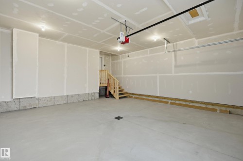 95 Edgefield Way, St. Albert, AB - Indoor Photo Showing Garage