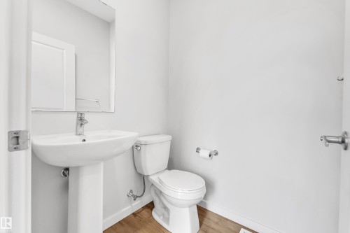 2095 Maple Road, Edmonton, AB - Indoor Photo Showing Bathroom