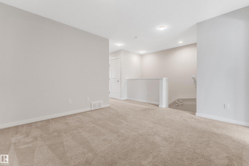 2095 Maple Road, Edmonton, AB - Indoor Photo Showing Other Room